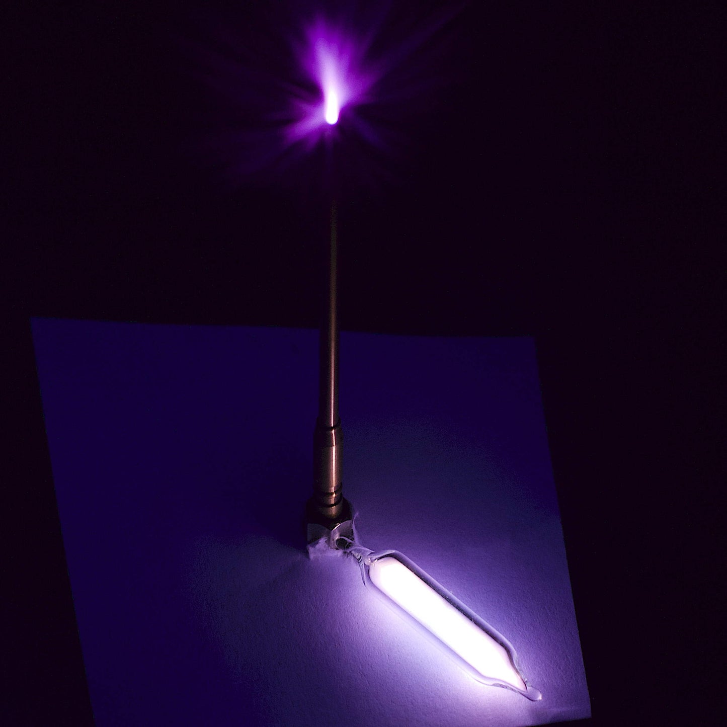 Rare helium-3 isotope in small ampoule 5x25 mm, 99.9%